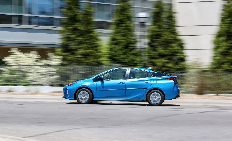  Toyota Prius XLE AWD-e 2019 года  (NA) (фото 37 из 40)